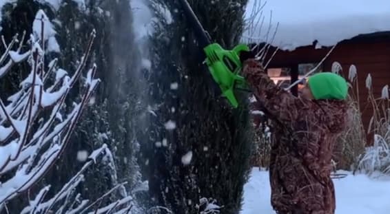 Тест снеголопаты и воздуходува Greenworks от Людмилы Кудасовой 